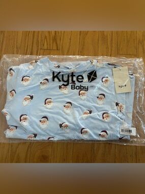 Kyte baby vintage Santa women’s jogger set